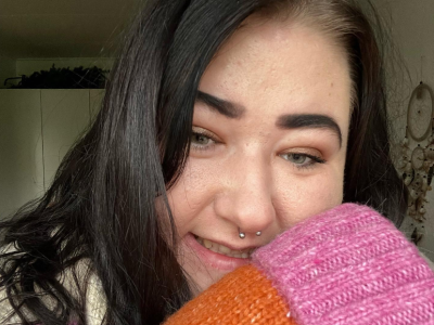 Tema, børn og psykisk sygdom, Natasja, ansigt, farvet sweater