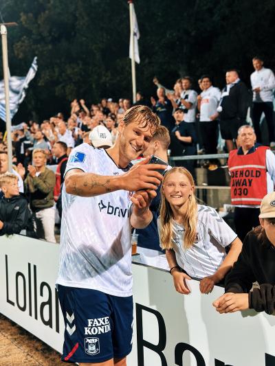 Felix Beijmo, fans, til artiklen 'Opgør med machokulturen', find elefanten