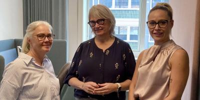 Louise Brown, socialordfører, Liberal Alliance, på besøg i Psykiatrifondens rådgivning