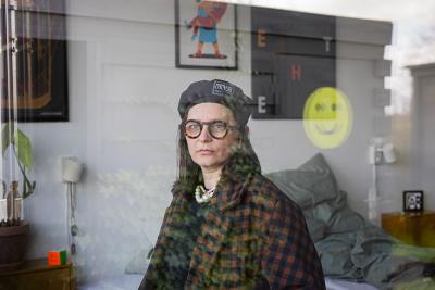 Hugos mor, Tine Winther, til artikel, tema om forskelsbehandling