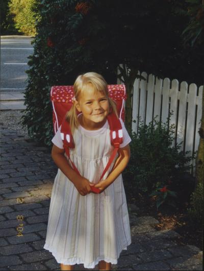 Billede af Cecilie Bau på hendes første skoledag