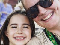 Aya og hendes mor Iben Rose