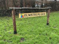 Holmstrupgård, skilt