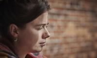 Kvinde, mur, profil