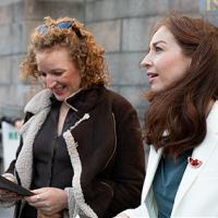 Folketingets åbning 2024, Opråb, Fra venstre Rosa Lund (Ø), Samira Nawa (RV)