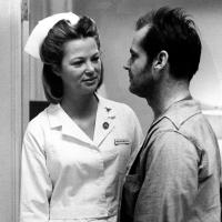 Billede fra Gøgereden: McMurphy og oversygeplejerske miss Ratched
