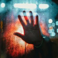 Chatbots som terapeut, hånd på rude