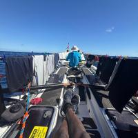 Row for change: Zax tager et kort hvil med udsigt til Simon, der ror, og vasketøjet