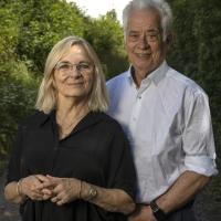 Portæt af Nicole og Raben ved siden af hinanden