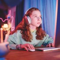 Digitale løsninger, pige ved computer